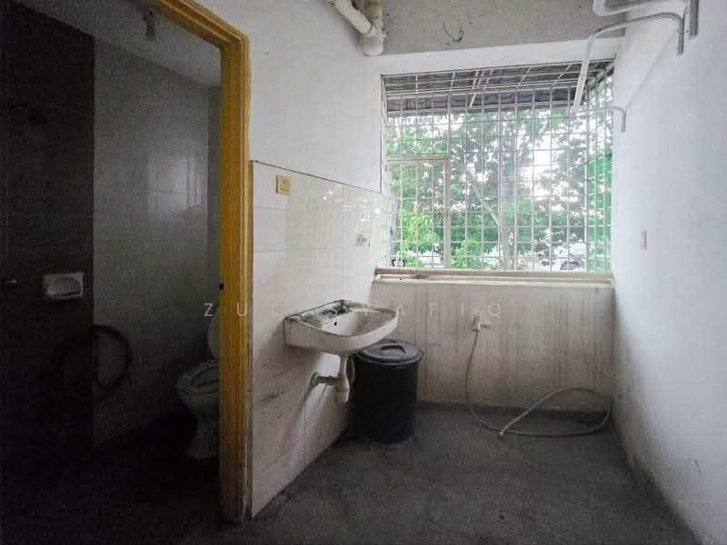 Apartment for Sale at Taman Setia Balakong - Zul Syafiq - Bathroom - PropertyGuru.com.my