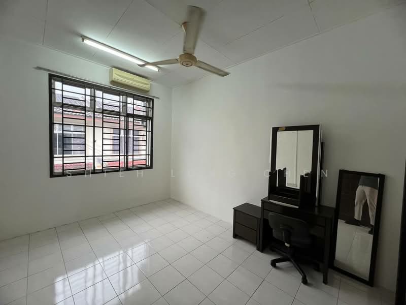 Rumah Teres 2 Tingkat untuk Dijual di Taman Puteri Wangsa (Ulu Tiram) - Shieh Long Chen - Bedroom - PropertyGuru.com.my