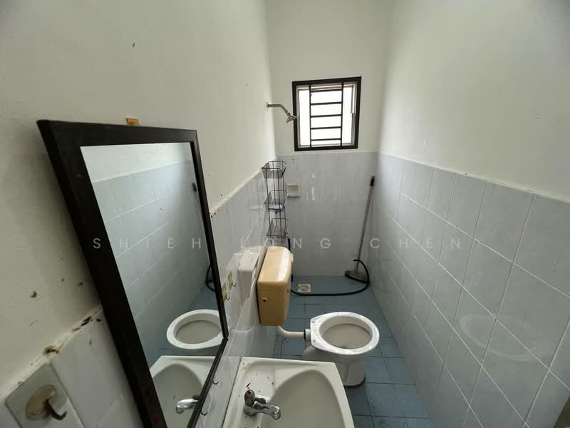 Rumah Teres 2 Tingkat untuk Dijual di Taman Puteri Wangsa (Ulu Tiram) - Shieh Long Chen - Bathroom - PropertyGuru.com.my