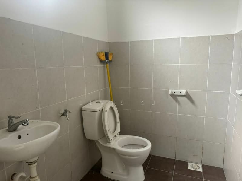 2-storey Terraced House for Sale in Senai (Johor) - Elvis Ku - Bathroom - PropertyGuru.com.my
