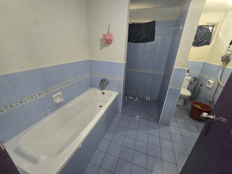 3-storey Terraced House for Sale in Taman Perling (Perling) - Iden Tan - Bathroom - PropertyGuru.com.my