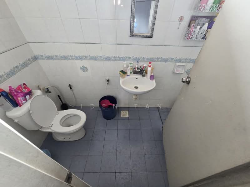 3-storey Terraced House for Sale in Taman Perling (Perling) - Iden Tan - Bathroom - PropertyGuru.com.my