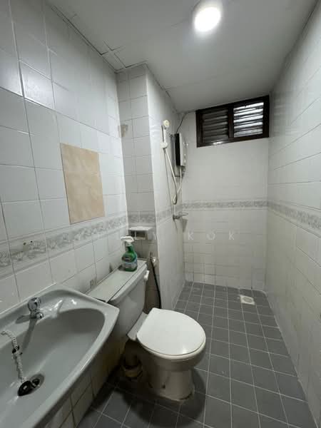 Kondominium untuk Dijual di University Tower - Kelly Kok - Bathroom - PropertyGuru.com.my