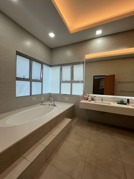 Rumah Banglo untuk Disewa di Ukay Bistari (Ulu Kelang) - Hanin Lin - Bathroom - PropertyGuru.com.my