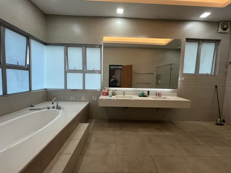 Rumah Banglo untuk Disewa di Ukay Bistari (Ulu Kelang) - Hanin Lin - Bathroom - PropertyGuru.com.my