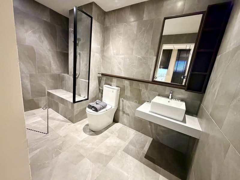 Service Residence for Sale at The Queenwoodz @ Bukit Jalil - Ric Foo - Clean & Elegant Bathroom Design - PropertyGuru.com.my