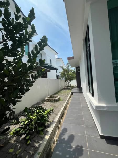 Rumah Berkembar untuk Dijual di Taman Ozana Impian (Bukit Katil) - Vinc Pheng - Exterior - PropertyGuru.com.my