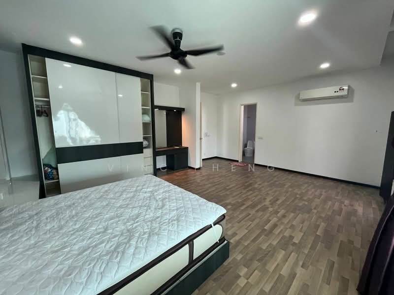Rumah Berkembar untuk Dijual di Taman Ozana Impian (Bukit Katil) - Vinc Pheng - Bedroom - PropertyGuru.com.my
