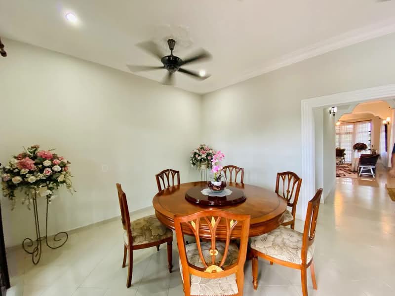 Rumah Banglo untuk Dijual di Sungai Buloh (Selangor) - Dinie Akmal - Dining Room - PropertyGuru.com.my