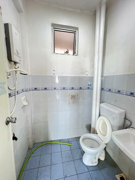 Pangsapuri untuk Dijual di Villa Bestari Apartment - Jas Tay - Bathroom - PropertyGuru.com.my
