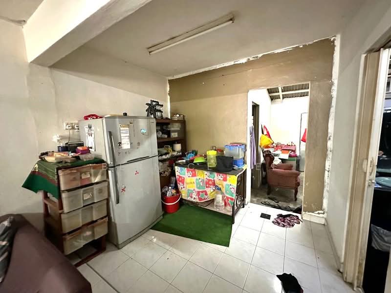 2-storey Terraced House for Sale in Taman Johor Jaya (Johor Bahru) - Bernice Tee - Kitchen - PropertyGuru.com.my