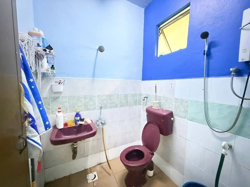 Rumah Teres 2 Tingkat untuk Dijual di Taman Bukit Tiram (Ulu Tiram) - Shieh Long Chen - Bathroom - PropertyGuru.com.my