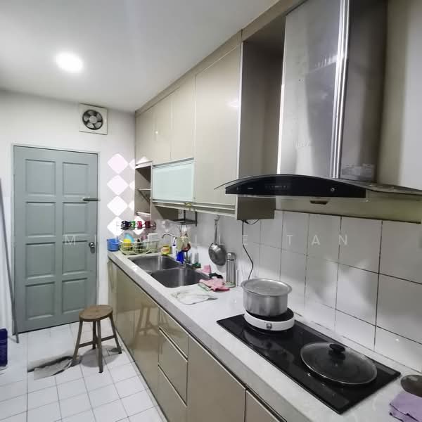 2-storey Terraced House for Sale in Kota Kemuning (Shah Alam) - Michelle Tan - Kitchen - PropertyGuru.com.my
