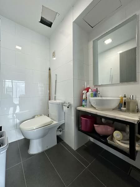 Service Residence for Sale at SOHO @ Empire City - Echo Ng - Bathroom - PropertyGuru.com.my