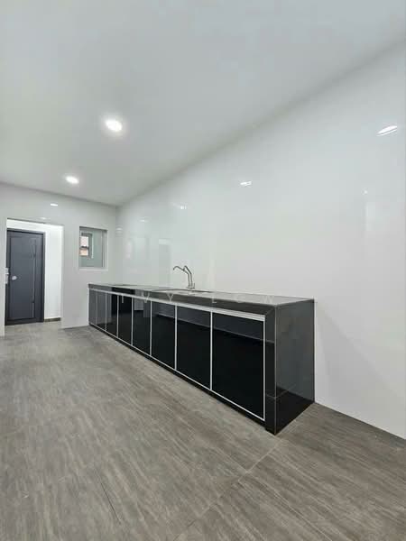 Rumah Teres 1 Tingkat untuk Dijual di Taman Puteri Wangsa (Ulu Tiram) - Ivy Low - Kitchen - PropertyGuru.com.my