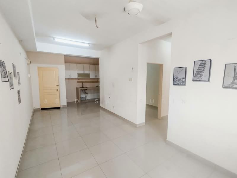 Pangsapuri untuk Dijual di Putra Suria Residence - Abid Sabarudin - Living Room - PropertyGuru.com.my