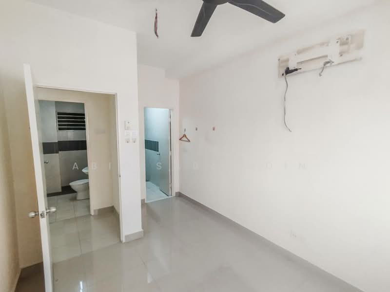 Pangsapuri untuk Dijual di Putra Suria Residence - Abid Sabarudin - Bathroom - PropertyGuru.com.my
