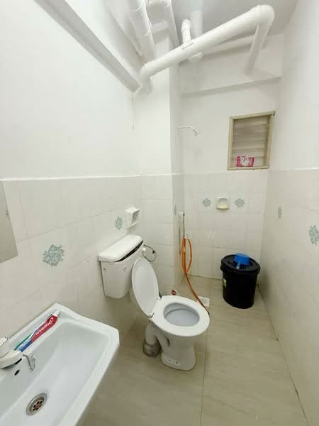 Apartment for Sale at Vista Seri Alam - Ivy Low - Bathroom - PropertyGuru.com.my