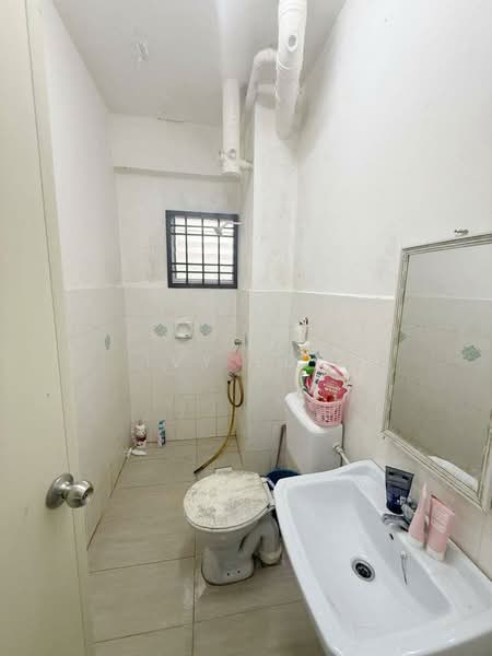 Apartment for Sale at Vista Seri Alam - Ivy Low - Bathroom - PropertyGuru.com.my