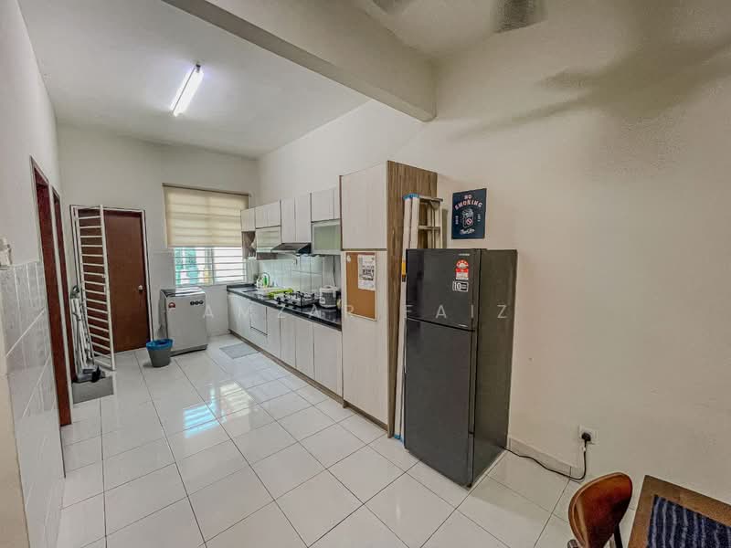 2-storey Terraced House for Sale in Puncak Alam (Selangor) - Amzar Faiz - Kitchen - PropertyGuru.com.my
