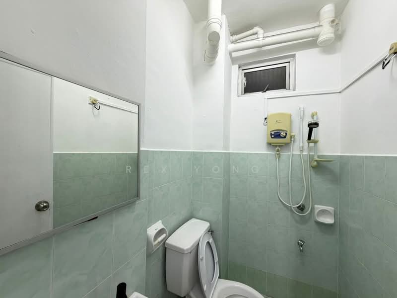 Pangsapuri untuk Disewa di Bayu Puteri 1 - Rex Yong - Bathroom - PropertyGuru.com.my
