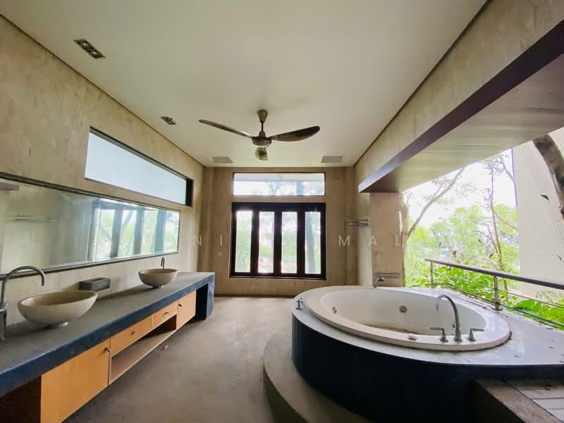 Rumah Banglo untuk Dijual di Shah Alam (Selangor) - Dinie Akmal - Bathroom - PropertyGuru.com.my