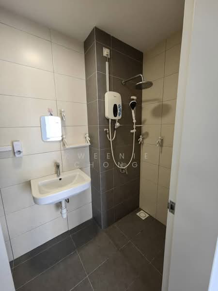 Kondominium untuk Dijual di The Holmes 1 - Kweenie Chong - Bathroom - PropertyGuru.com.my