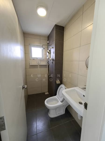 Kondominium untuk Dijual di The Holmes 1 - Kweenie Chong - Bathroom - PropertyGuru.com.my