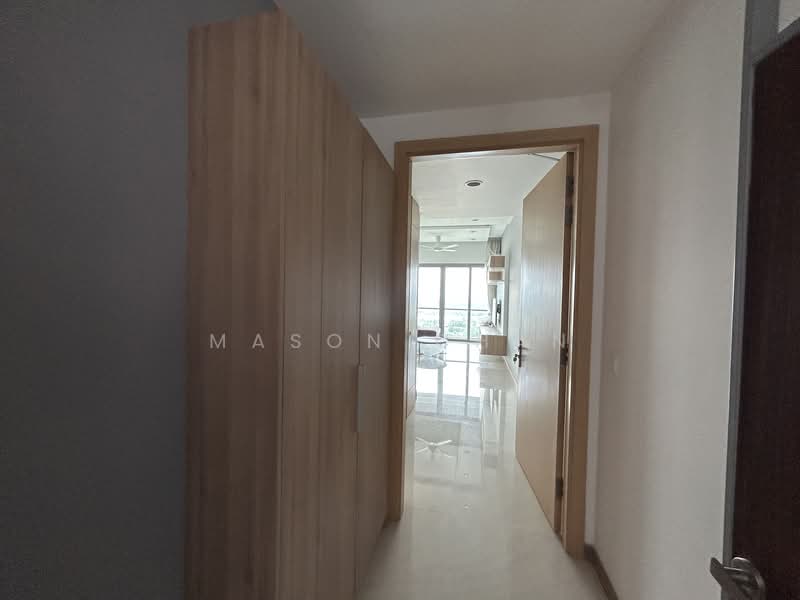 Entrance foyer with built-in shoe rack