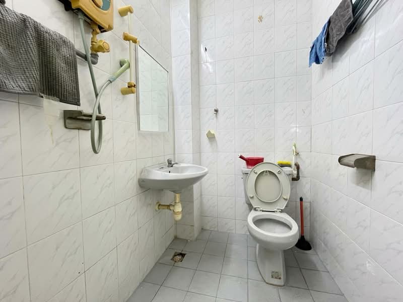 Rumah Teres 2 Tingkat untuk Dijual di Taman Chi Liung (Klang) - Charlie Gan - Bathroom - PropertyGuru.com.my