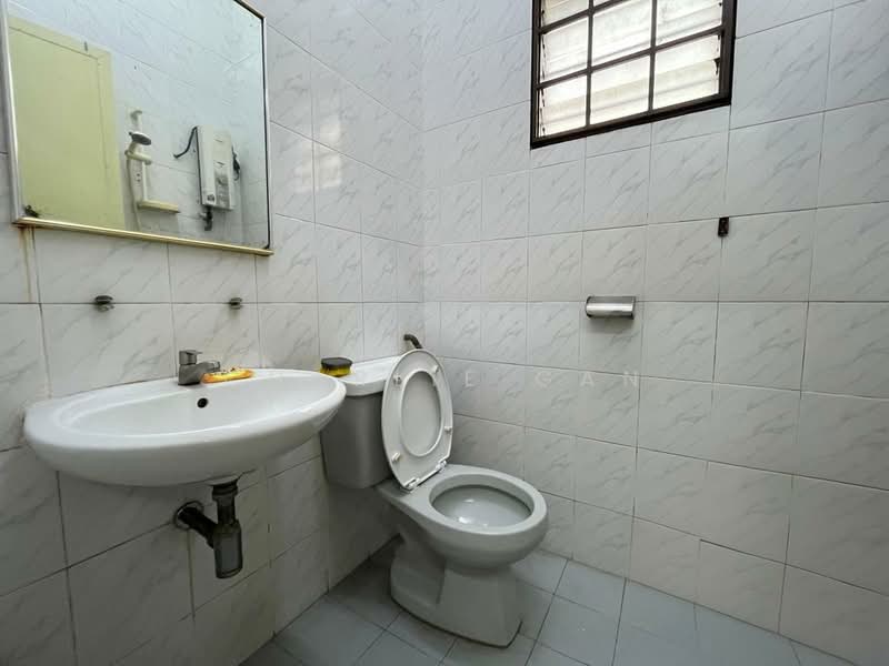 Rumah Teres 2 Tingkat untuk Dijual di Taman Chi Liung (Klang) - Charlie Gan - Bathroom - PropertyGuru.com.my