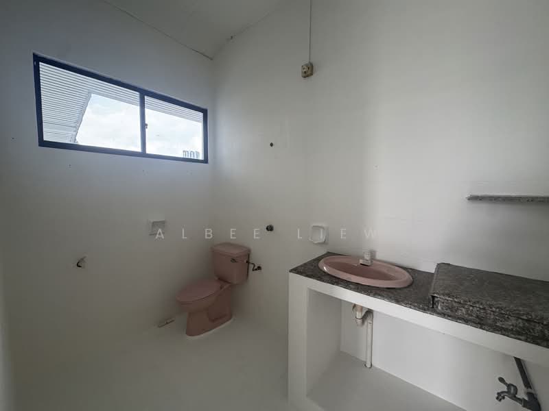 Bungalow for Rent in Taman Kebun Teh (Johor Bahru) - Albee Liew - Bathroom - PropertyGuru.com.my