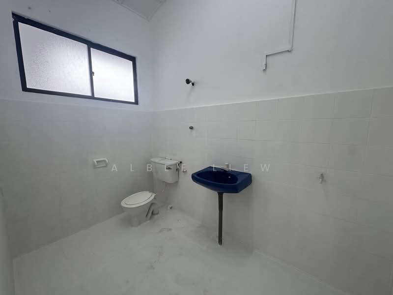 Bungalow for Rent in Taman Kebun Teh (Johor Bahru) - Albee Liew - Bathroom - PropertyGuru.com.my