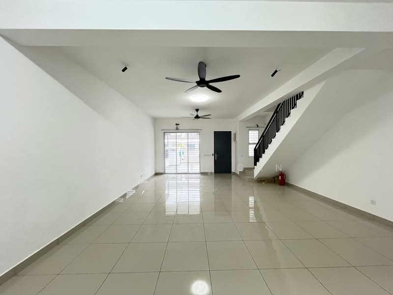 Rumah Teres 2 Tingkat untuk Disewa di Bandar Rimbayu (Telok Panglima Garang) - Charlie Gan - Living Room - PropertyGuru.com.my