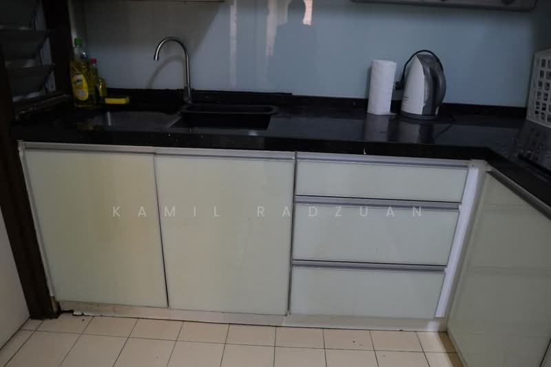 Pangsapuri untuk Disewa di Plaza Indah Apartment - Kamil Radzuan - Kitchen - PropertyGuru.com.my