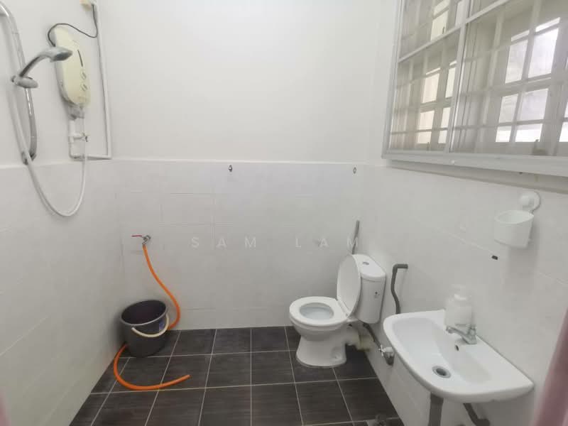 Rumah Teres 2 Tingkat untuk Dijual di Taman Tambun Baru (Tambun) - Sam Lam - Bathroom - PropertyGuru.com.my