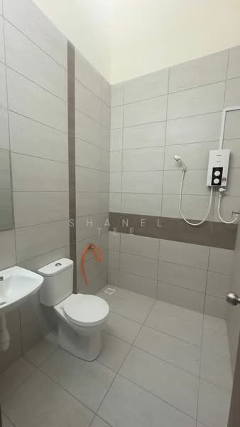 1-storey Terraced House for Rent in Kluang (Johor) - Shanel Tee - Bathroom - PropertyGuru.com.my