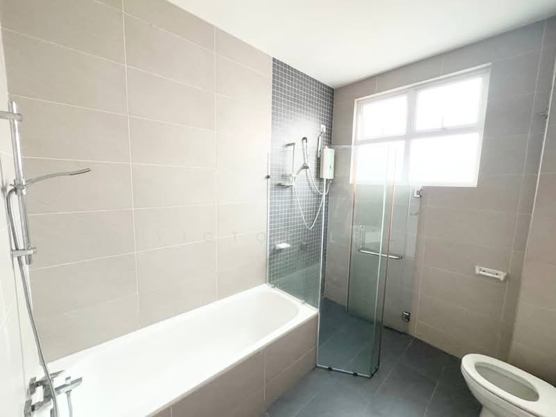 Semi-Detached House for Rent in Senibong Villas (Masai) - Victor Lee - Bathroom - PropertyGuru.com.my