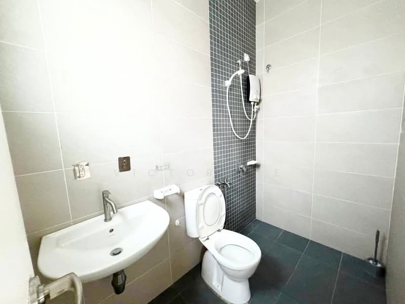 Semi-Detached House for Rent in Senibong Villas (Masai) - Victor Lee - Bathroom - PropertyGuru.com.my