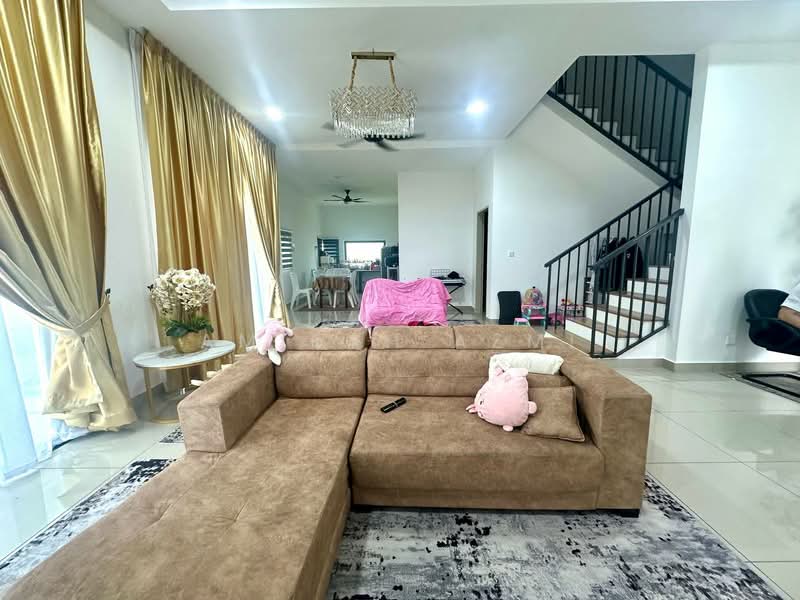 Rumah Berkembar untuk Dijual di Seksyen U10 (Shah Alam) - Amirah Azmi - Living Room - PropertyGuru.com.my