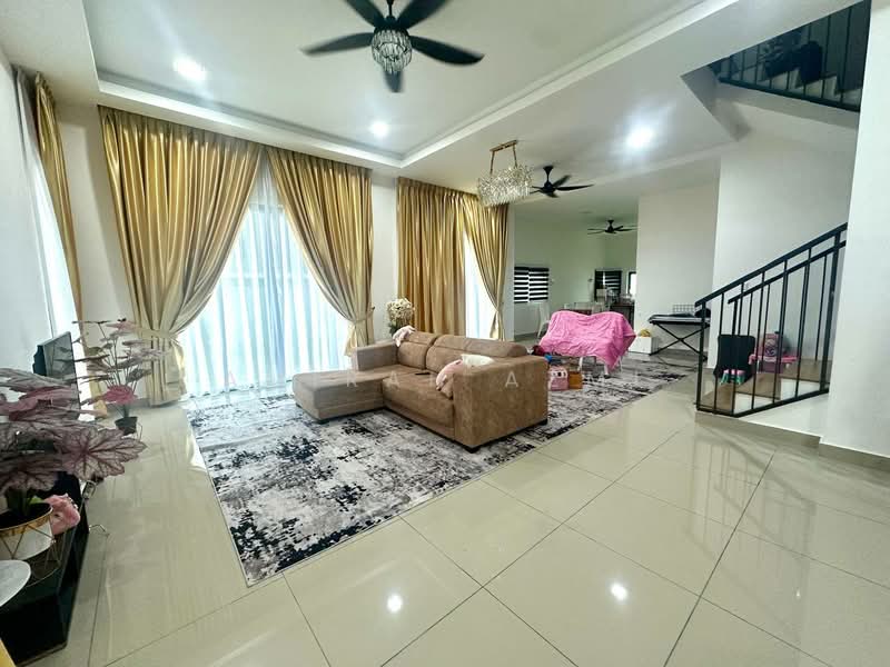 Rumah Berkembar untuk Dijual di Seksyen U10 (Shah Alam) - Amirah Azmi - Living Room - PropertyGuru.com.my