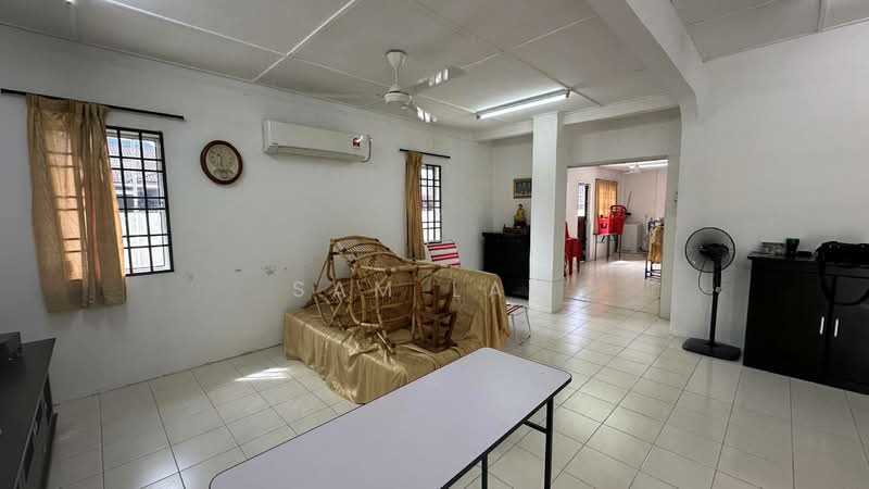 1-storey Terraced House for Sale in Taman Perpaduan Koperasi (Tambun) - Sam Lam - Living Room - PropertyGuru.com.my