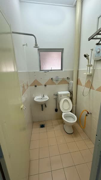1-storey Terraced House for Sale in Taman Perpaduan Koperasi (Tambun) - Sam Lam - Bathroom - PropertyGuru.com.my