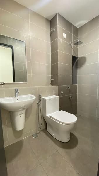 Rumah Teres 2 Tingkat untuk Dijual di Shah Alam (Selangor) - Reena Sarif - Bathroom - PropertyGuru.com.my