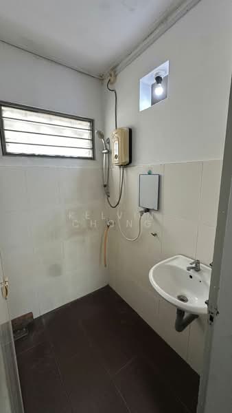 1-storey Terraced House for Rent in Taman Canning (Ipoh) - Kelvin Chong - Bathroom - PropertyGuru.com.my