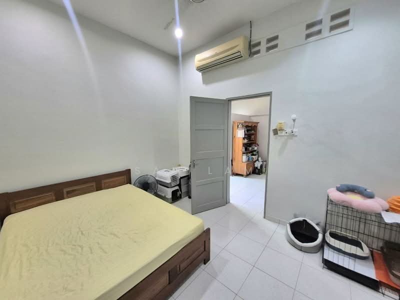 1-storey Terraced House for Sale in Taman Canning (Ipoh) - Sam Lam - Bedroom - PropertyGuru.com.my
