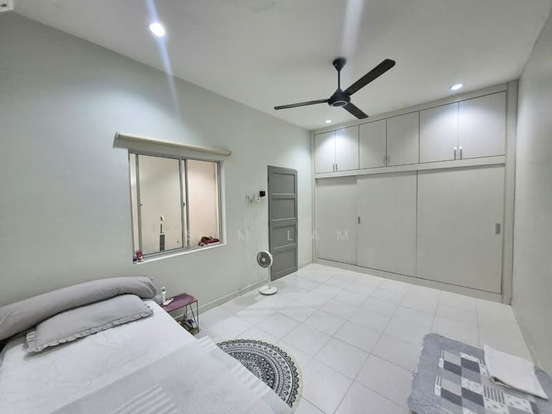 1-storey Terraced House for Sale in Taman Canning (Ipoh) - Sam Lam - Bedroom - PropertyGuru.com.my