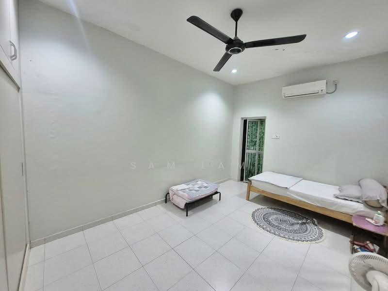 1-storey Terraced House for Sale in Taman Canning (Ipoh) - Sam Lam - Bedroom - PropertyGuru.com.my