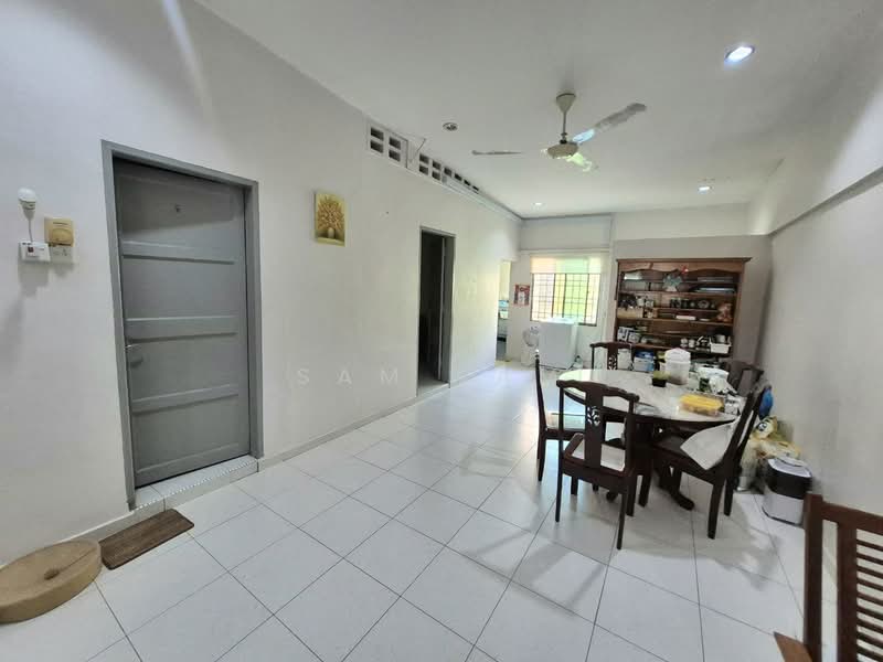 1-storey Terraced House for Sale in Taman Canning (Ipoh) - Sam Lam - Living Room - PropertyGuru.com.my