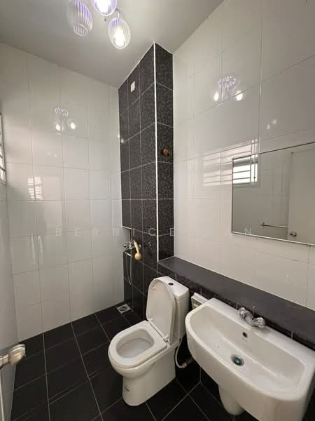 Banglo Pautan untuk Dijual di Taman Mutiara Rini (Skudai) - Bernice Gan - Bathroom - PropertyGuru.com.my